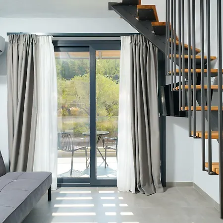 Olive Roots Скала-Рахониу