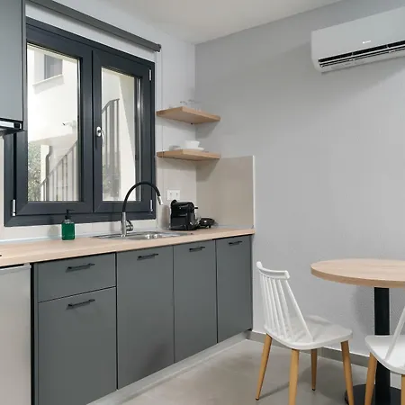 Olive Roots Скала-Рахониу